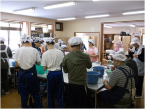 出石特別支援学校生徒が実習風景