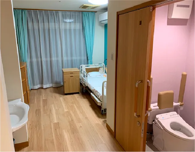 トイレ付きの介護施設個室
