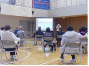 東京パラリンピック開催記念ローンボウルズ交流大会兼体験会（講座含む）の様子