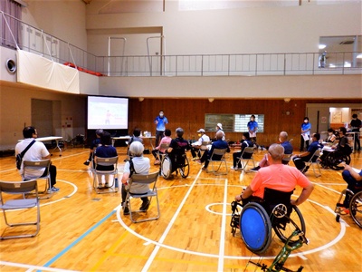 障害者アスリートマルチサポート事業アーチェリー競技練習会（講座）の様子