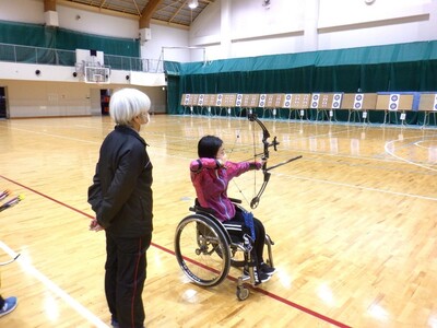 障害者アスリートマルチサポート事業アーチェリー競技練習会の様子